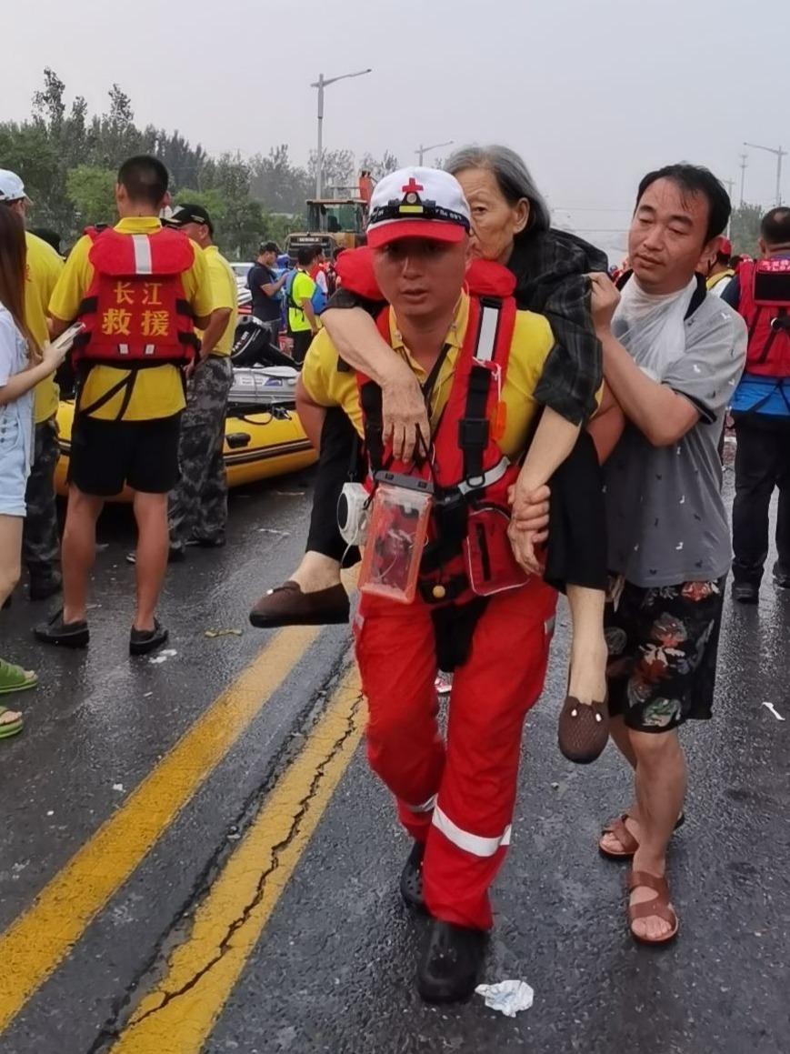 救援队长高额收费后消失事件，道德与人性的严峻审视