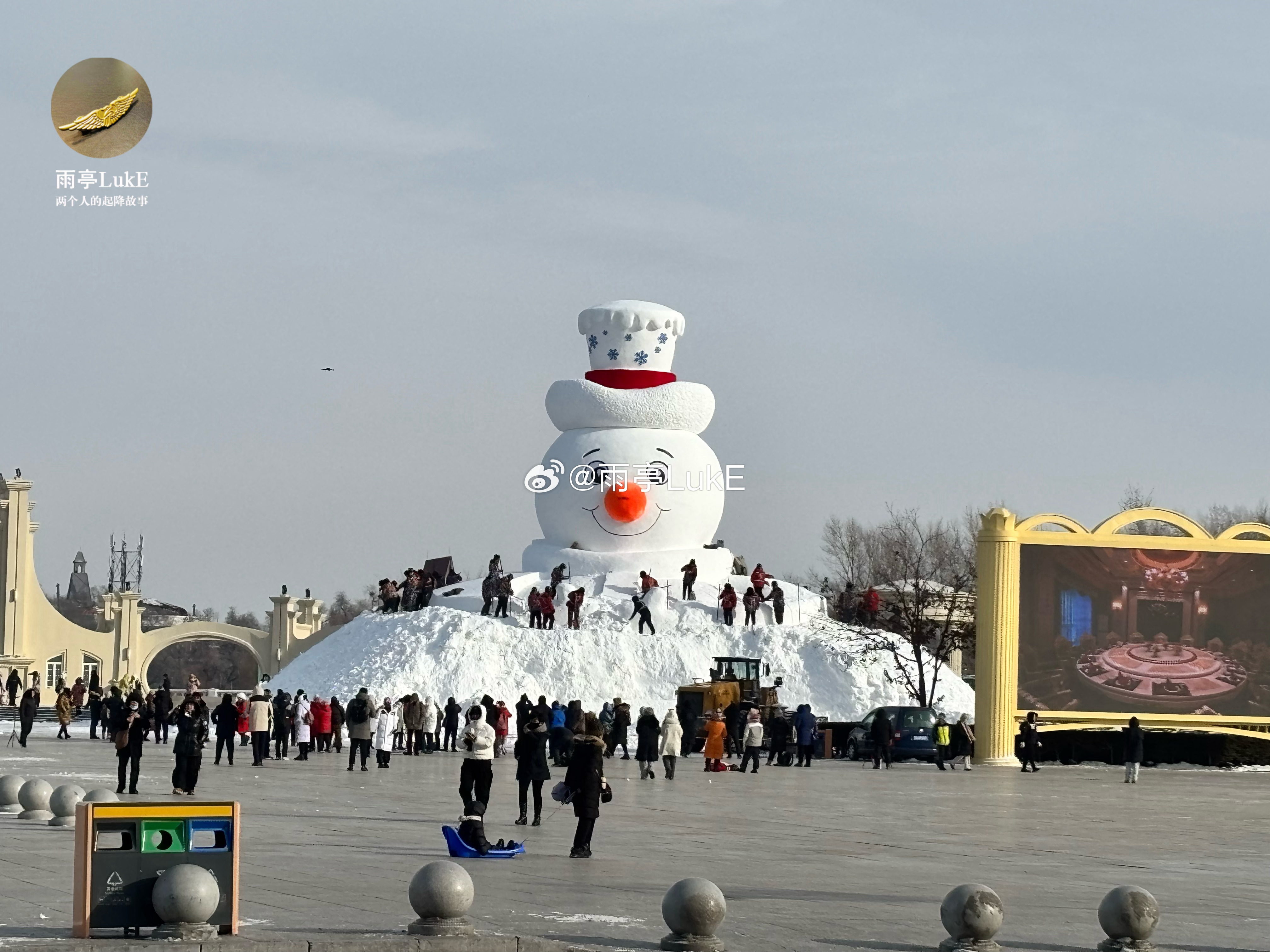 哈尔滨首个大雪人亮相