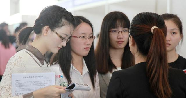 女孩子公务员岗位选择指南，探寻最佳职业路径