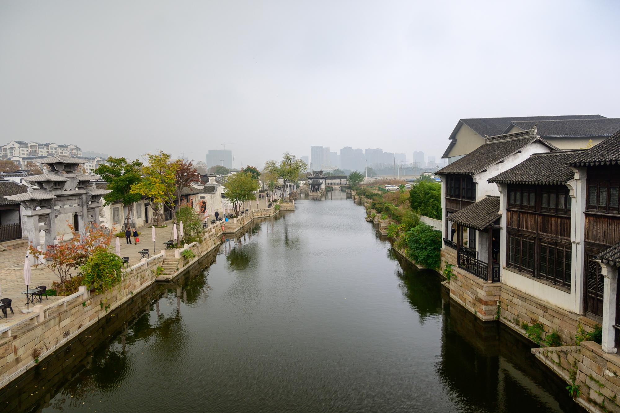 京杭大运河沿岸的璀璨明珠，历史名城与古镇探秘