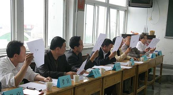 公务员面试攻略，万能套话、策略与实例解析