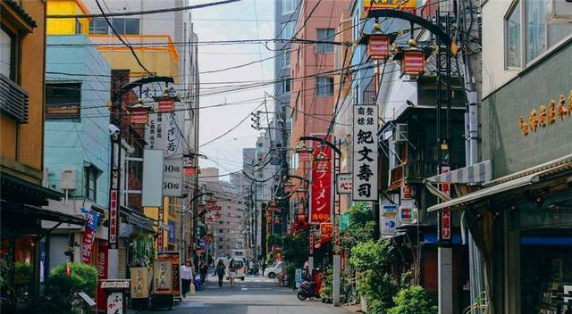 中日街景差异解析，实例探究两国街头风貌的不同