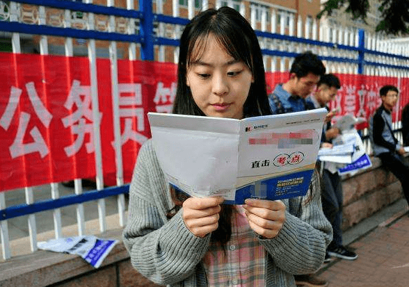 公务员考试改革，全面放开年龄限制至四十岁，拓宽人才选拔渠道