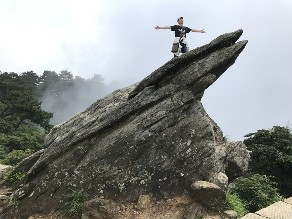 庐山惊现神秘人影，独峰顶上的未解之谜