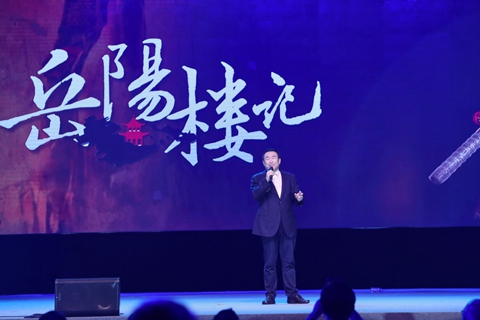 徐浩伦与谭湘文在春晚的对口白话表演，揭示骗与假的真相