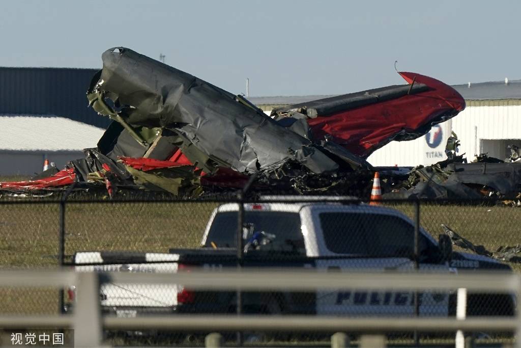 美国两小型飞机相撞引发航空安全警钟，两人不幸身亡