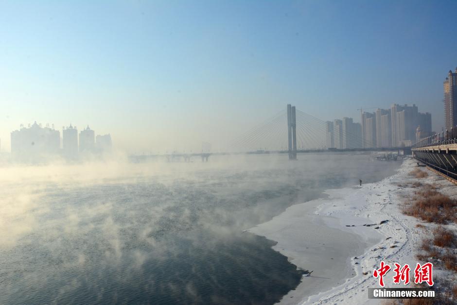 广东汕头海面惊现海市蜃楼奇观，神秘景象令人叹为观止