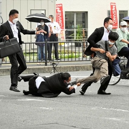 日本NHK党党魁街头遇袭瞬间曝光